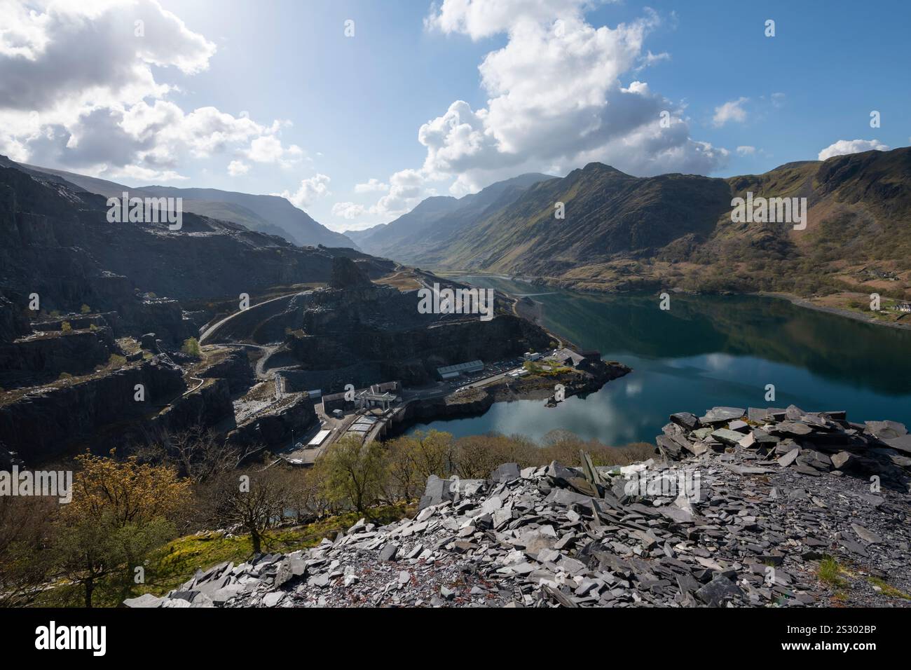 Dinorwig Quarry e Llyn Peris, Llanberis, Galles del Nord. Foto Stock