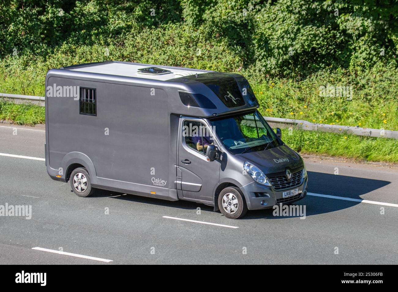 2018 Grey Renault Oakley Horse Box Foto Stock