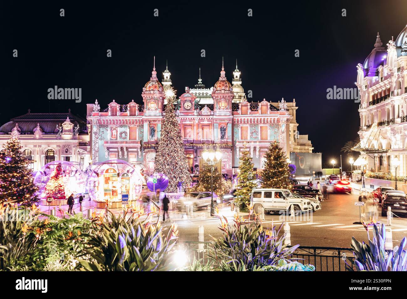 La piazza di fronte al Casinò di Monte Carlo a Monaco prima di Natale Foto Stock