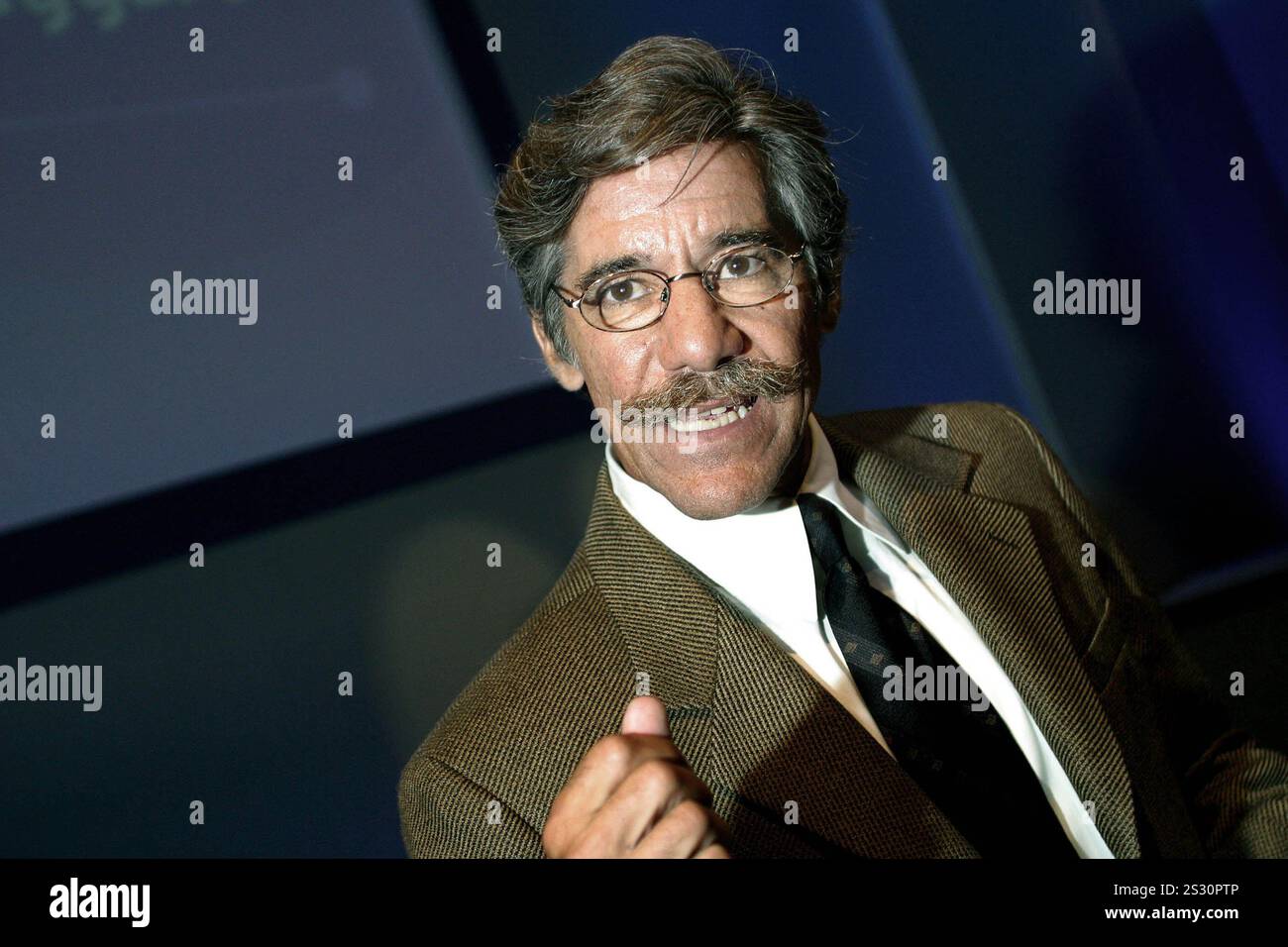 Controverso corrispondente di guerra americano e conduttore di chat show, Geraldo Rivera, nella foto al Festival internazionale della televisione di Edimburgo, dove ha tenuto la conferenza alternativa MacTaggart ai delegati. Foto Stock