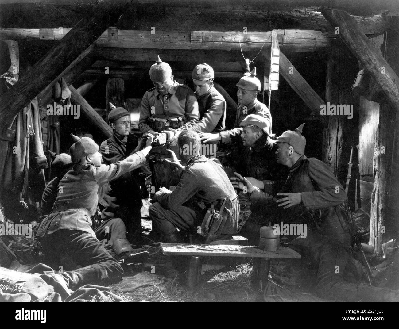 TUTTO TRANQUILLO SUL FRONTE occidentale WILLIAM BAKEWELL 3a a destra, LOUIS WOLHEIM 4a a destra, LEW AYRES 5a a destra, RUSSELL GLEASON front center data: 1930 Foto Stock