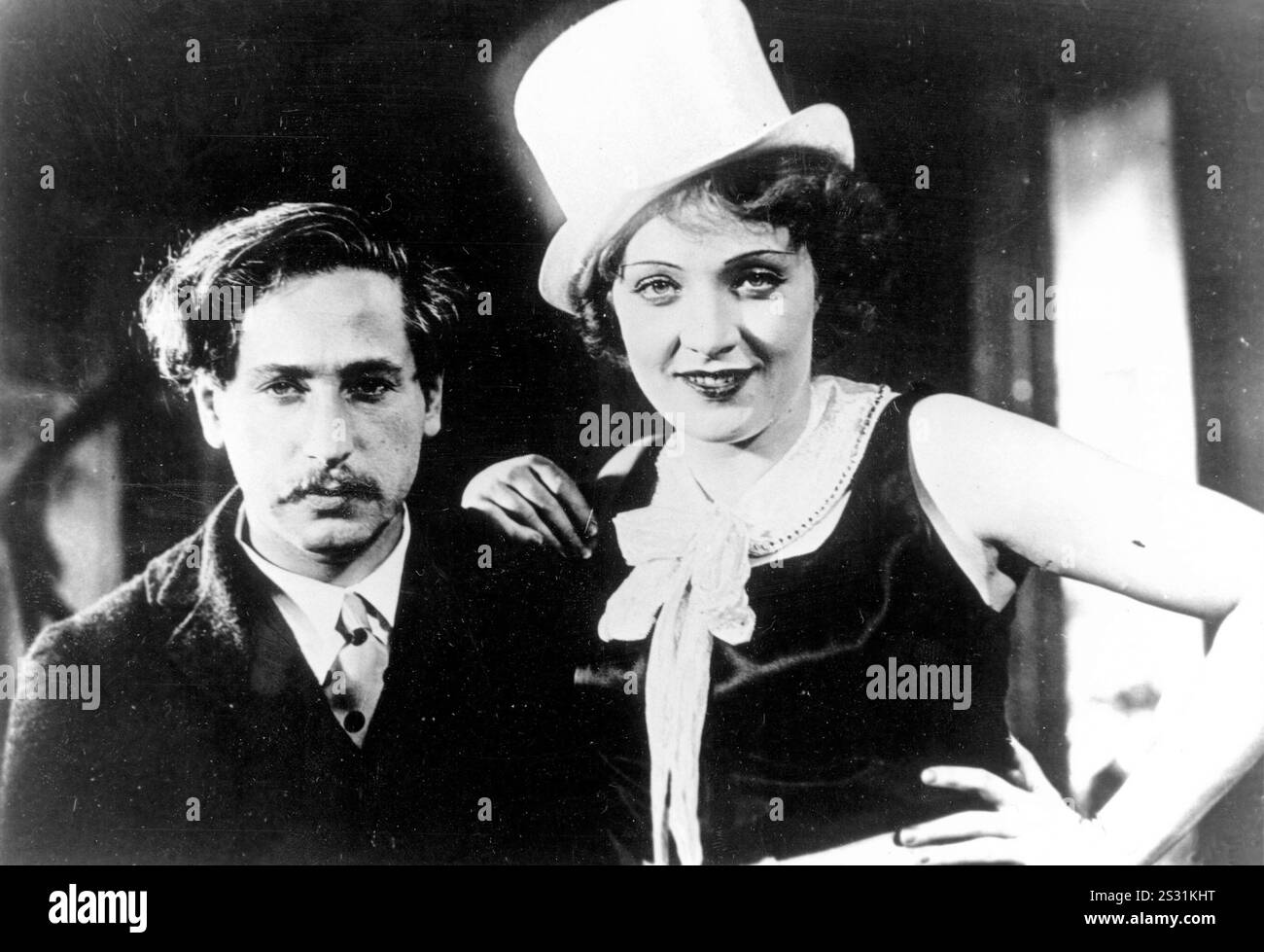DER BLAUE ENGEL, ALIAS L'ANGELO BLU JOSEF VON STERNBERG, REGISTA, MARLENE DIETRICH data: 1930 Foto Stock