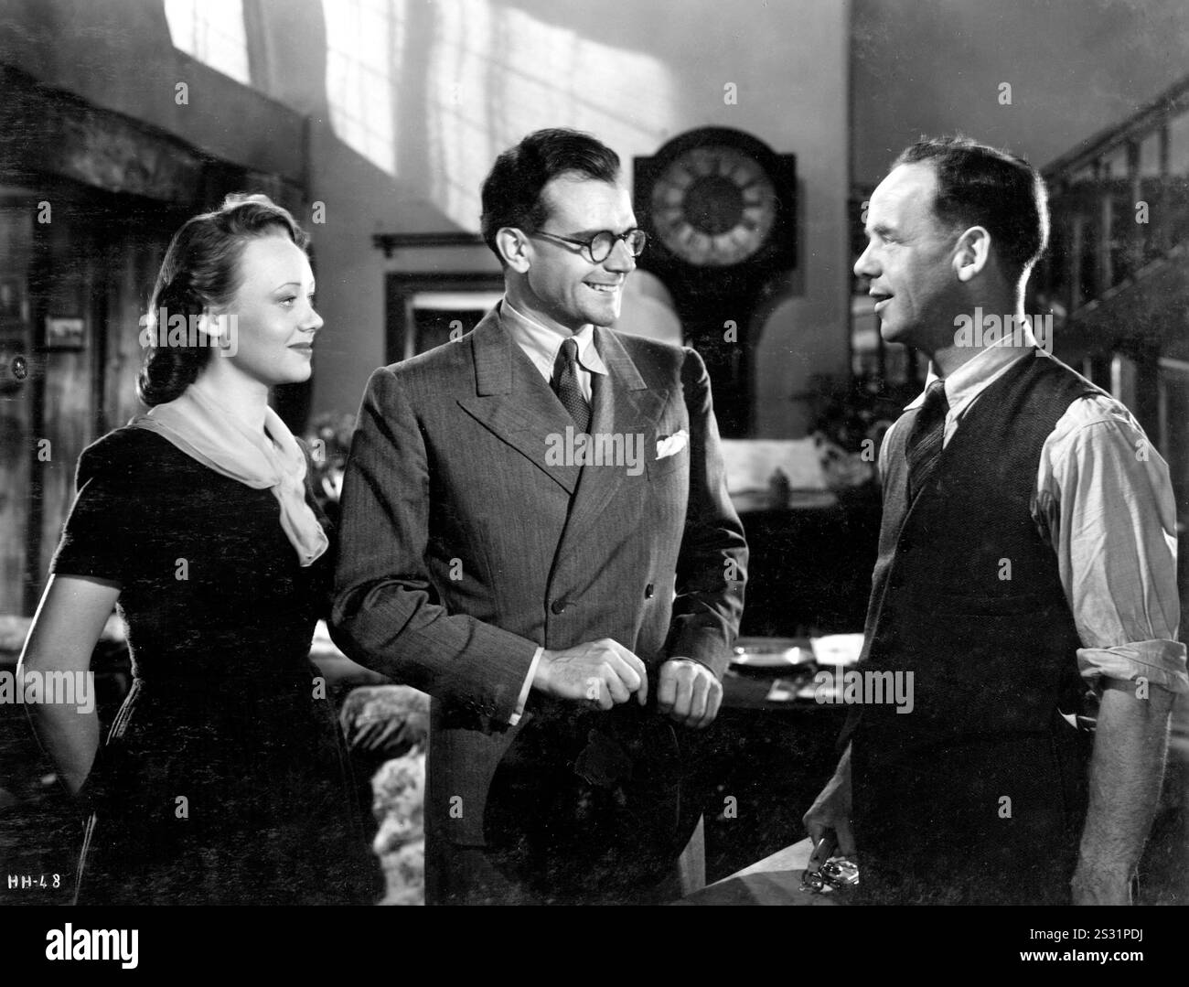 THE HALF WAY HOUSE GLYNIS JOHNS, ESMOND KNIGHT, MERVYN JOHNS data: 1944 Foto Stock