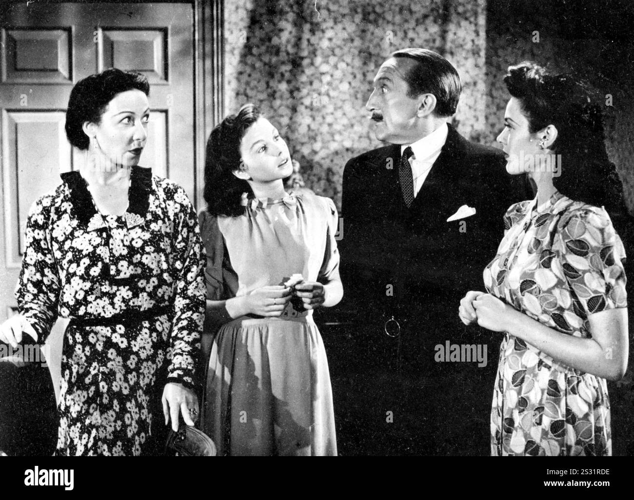 BACIARE LA SPOSA ADDIO (REGNO UNITO 1944) SERVIZIO CINEMATOGRAFICO DEL MACELLAIO ELLEN POLLOCK, JEAN SIMMONS, CLAUDE ALLISTER, PATRICIA MEDINA data: 1944 Foto Stock