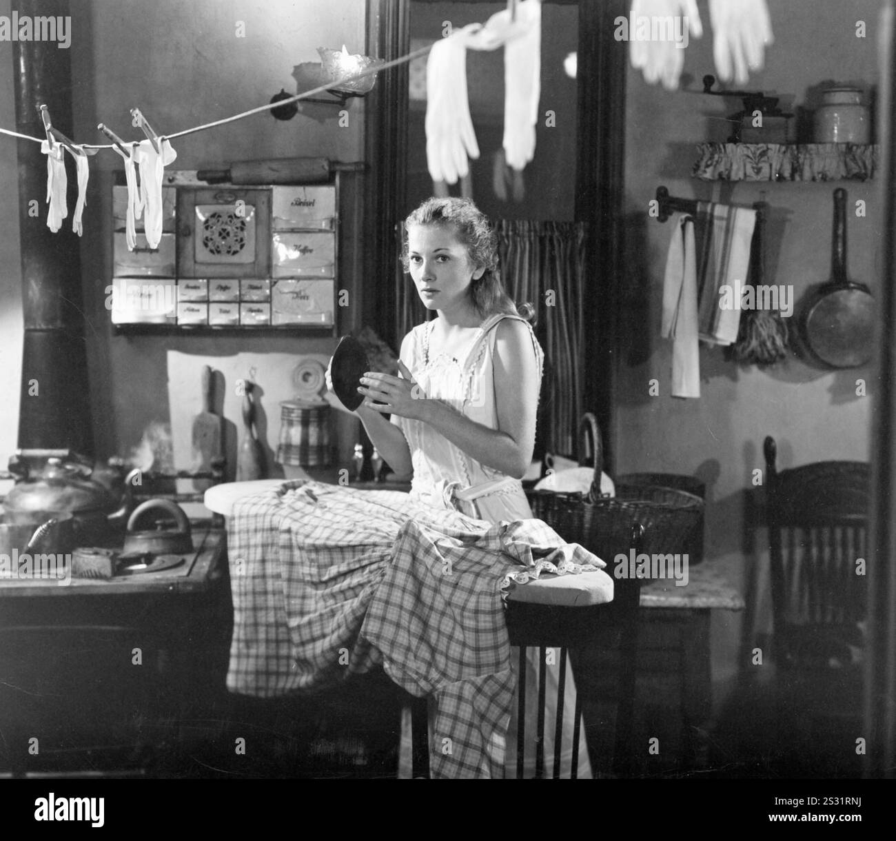 LETTERA DI UNA DONNA SCONOSCIUTA JOAN FONTAINE CHE STIRAVA UNA PRODUZIONE RAMPART data: 1944 Foto Stock