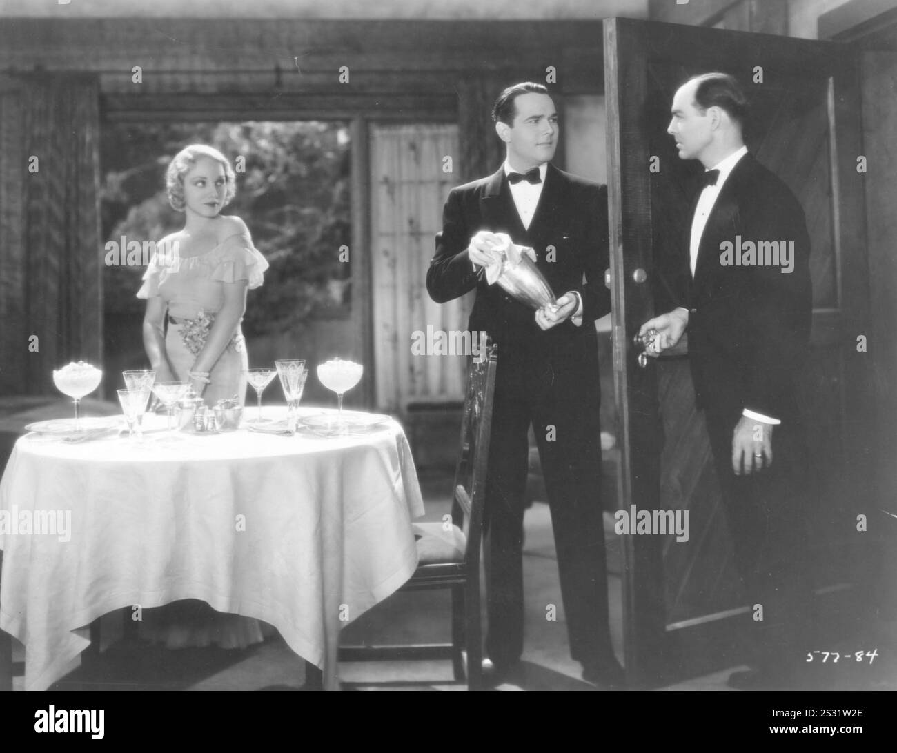 NUOVE AVVENTURE DI GET RICH QUICK WALLINGFORD LEILA HYAMS E WILLIAM HAINES, COCKTAIL AL CENTRO. DIRETTORE: SAM WOOD PICTURE DEL FILM D'ARCHIVIO RONALD GRANT, USCITA DELLA METRO-GOLDWYN-MAYER, NUOVE AVVENTURE DI GET RICH QUICK WALLINGFORD data: 1931 Foto Stock