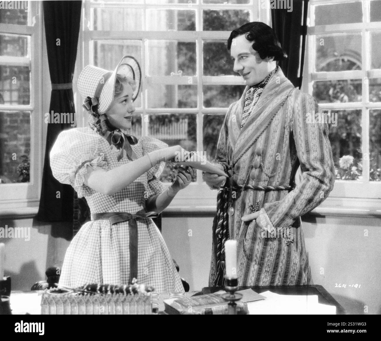 IL PRIMO MINISTRO GLYNIS JOHNS INTERPRETA LA SIGNORINA SHERIDAN, JOHN GIELGUD INTERPRETA BENJAMIN DISRAELI data: 1941 Foto Stock