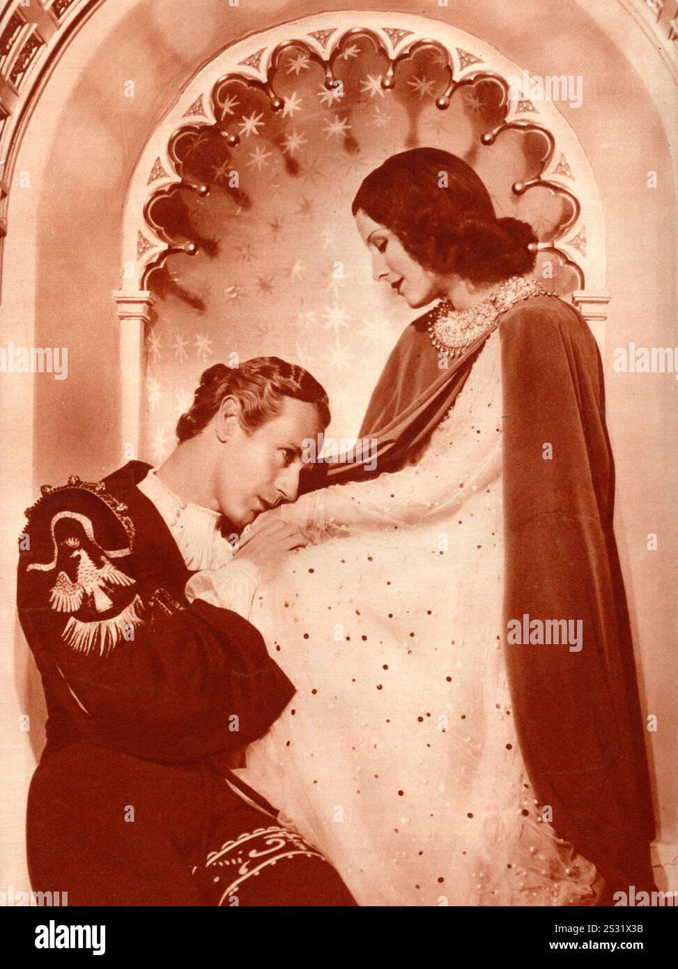ROMEO E GIULIETTA REGIA DI GEORGE CUKOR LESLIE HOWARD NORMA SHEARER UN QUADRO DI PRODUZIONE M-G-M DALL'ARCHIVIO RONALD GRANT PY436/39 ROMEO E GIULIETTA REGIA DI GEORGE CUKOR LESLIE HOWARD NORMA SHEARER AN M-G-M PRODUCTION PY436/39 data: 1936 Foto Stock