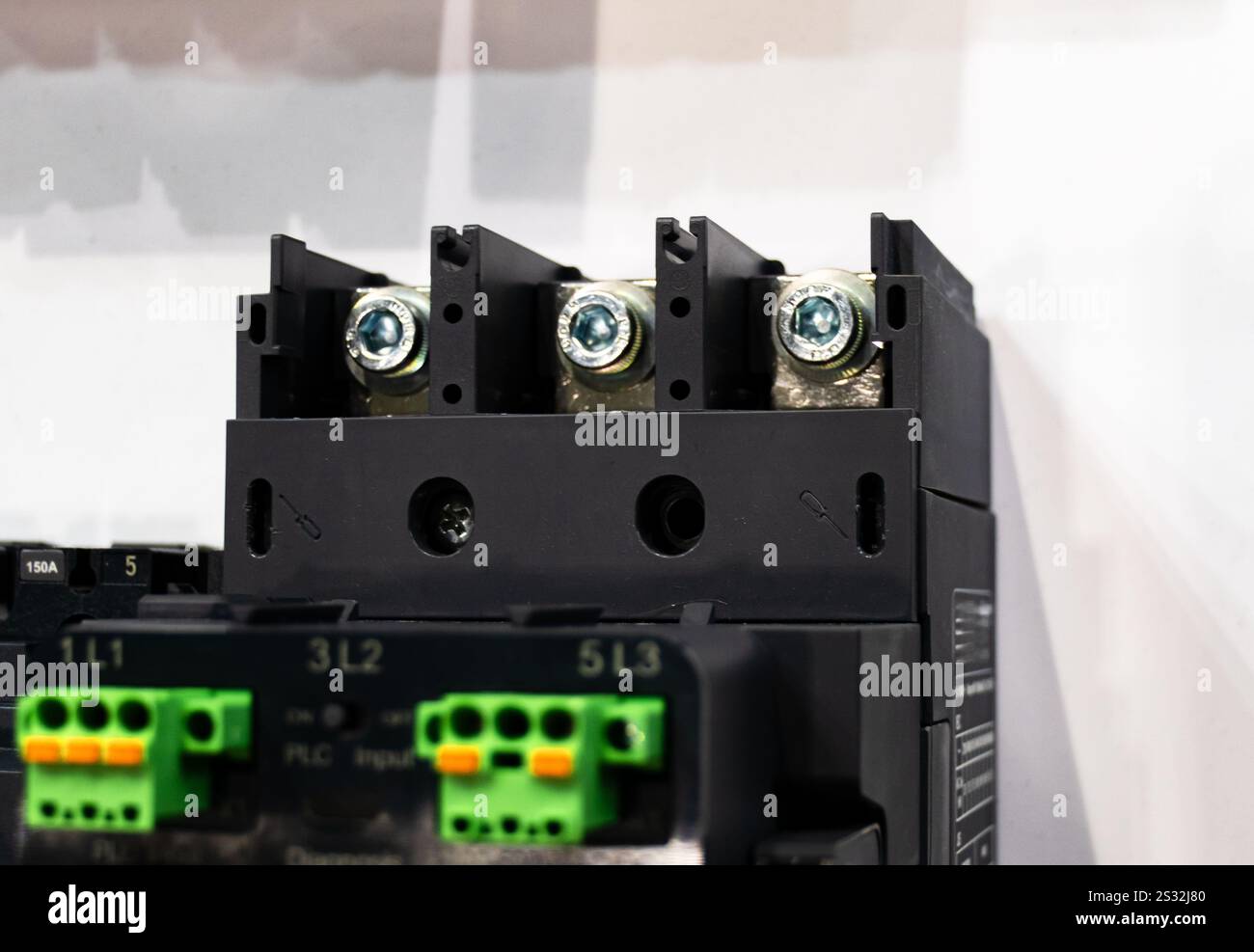 Contatti per il collegamento dei fili elettrici all'unità di controllo motore Foto Stock