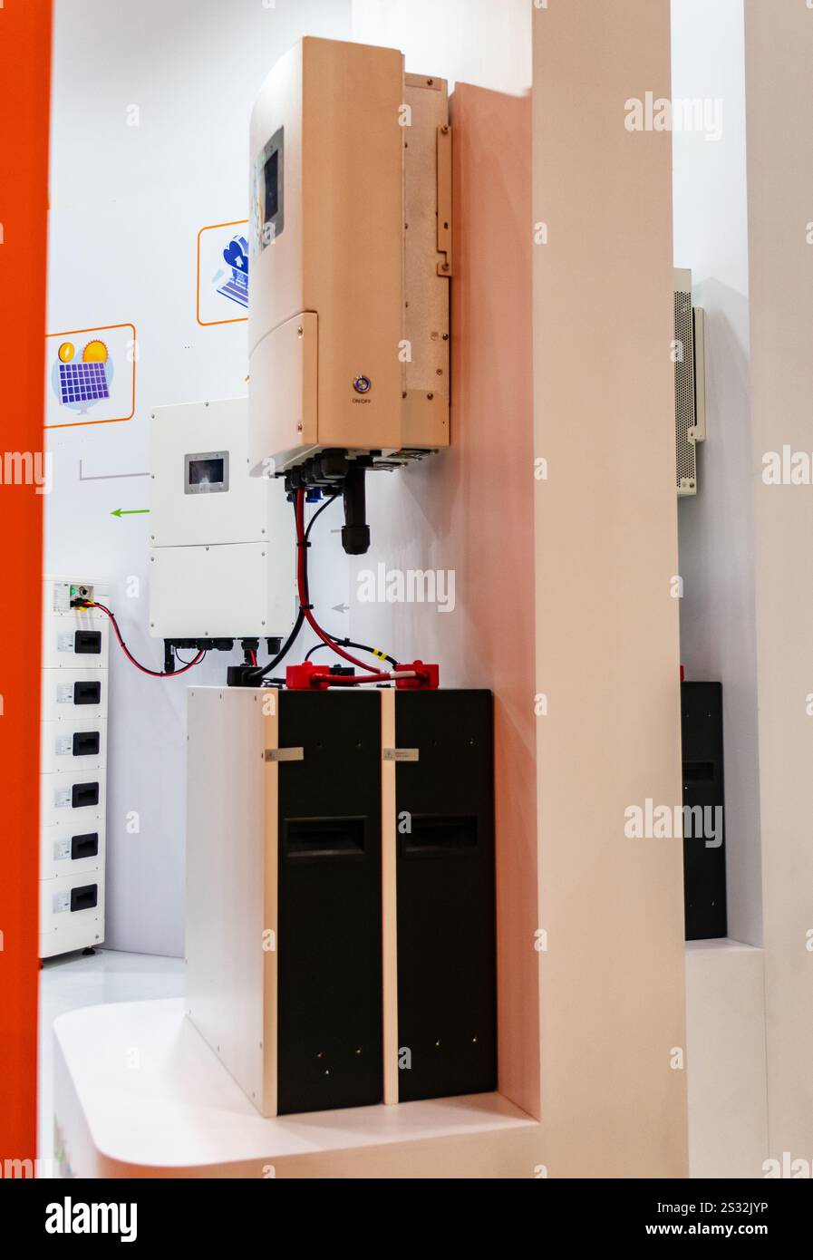 Inverter ibrido per sistema di immagazzinamento dell'energia Foto Stock