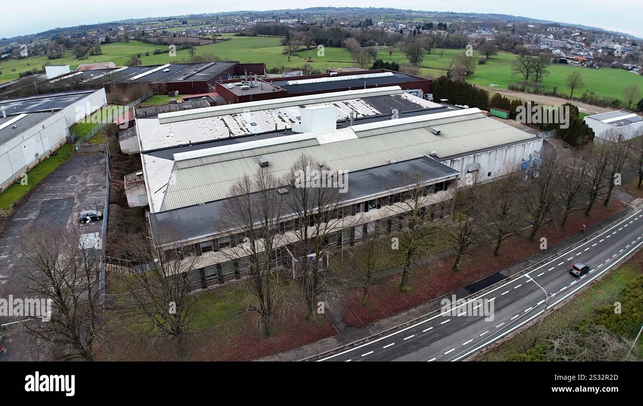 Welkenraedt, Belgio. 9 gennaio 2025. Immagine aerea dello stabilimento Hexcel Corporation a Welkenraedt, in foto giovedì 9 gennaio 2025. Il leader mondiale nella tecnologia avanzata dei materiali compositi leggeri ha annunciato l'intenzione di chiudere il suo stabilimento di Welkenraedt, dove lavorano 109 persone. BELGA PHOTO ERIC LALMAND credito: Belga News Agency/Alamy Live News Foto Stock
