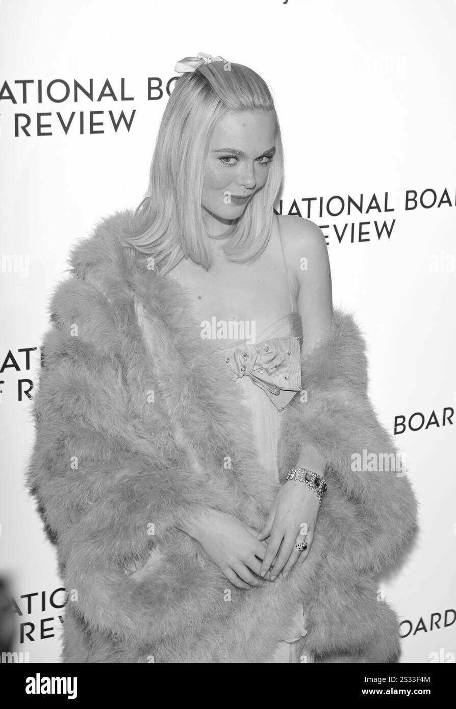 New York, Stati Uniti. 8 gennaio 2025. Elle Fanning partecipa al National Board of Review Gala 2025 a Cipriani 42nd Street il 7 gennaio 2025 a New York. Foto: Jeremy Smith/imageSPACE credito: Imagespace/Alamy Live News Foto Stock