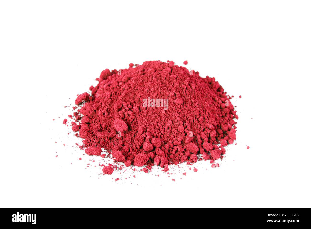 La polvere di pigmento rosso vibrante utilizzata nell'arte e nell'artigianato mostra la sua trama fine e il suo colore ricco Foto Stock