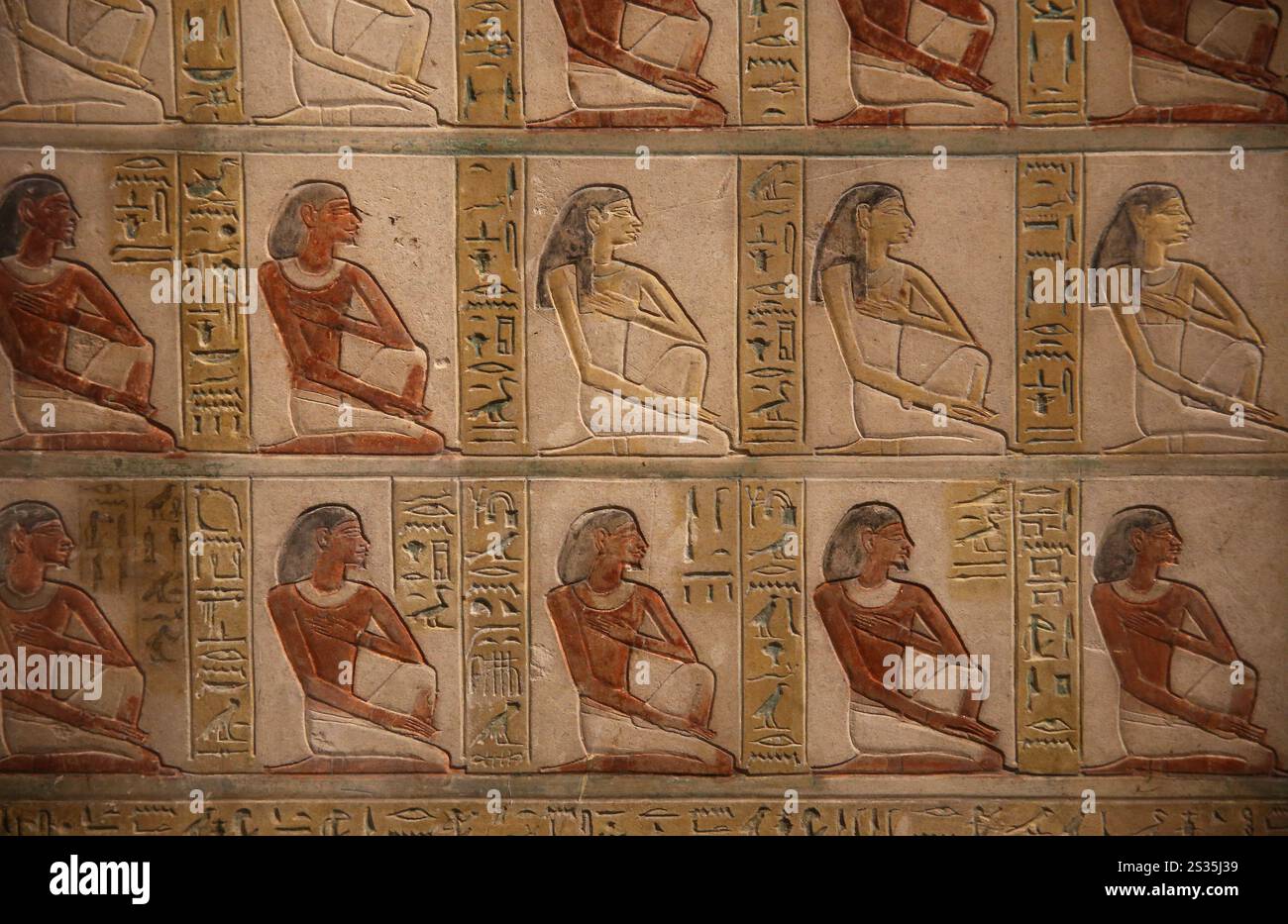 Stela di famiglia del capo scriba Horhernakht, figlio di Khety. Pietra calcarea, Regno di mezzo, seconda metà della XII dinastia. Egitto. Museo Egizio di Turi Foto Stock