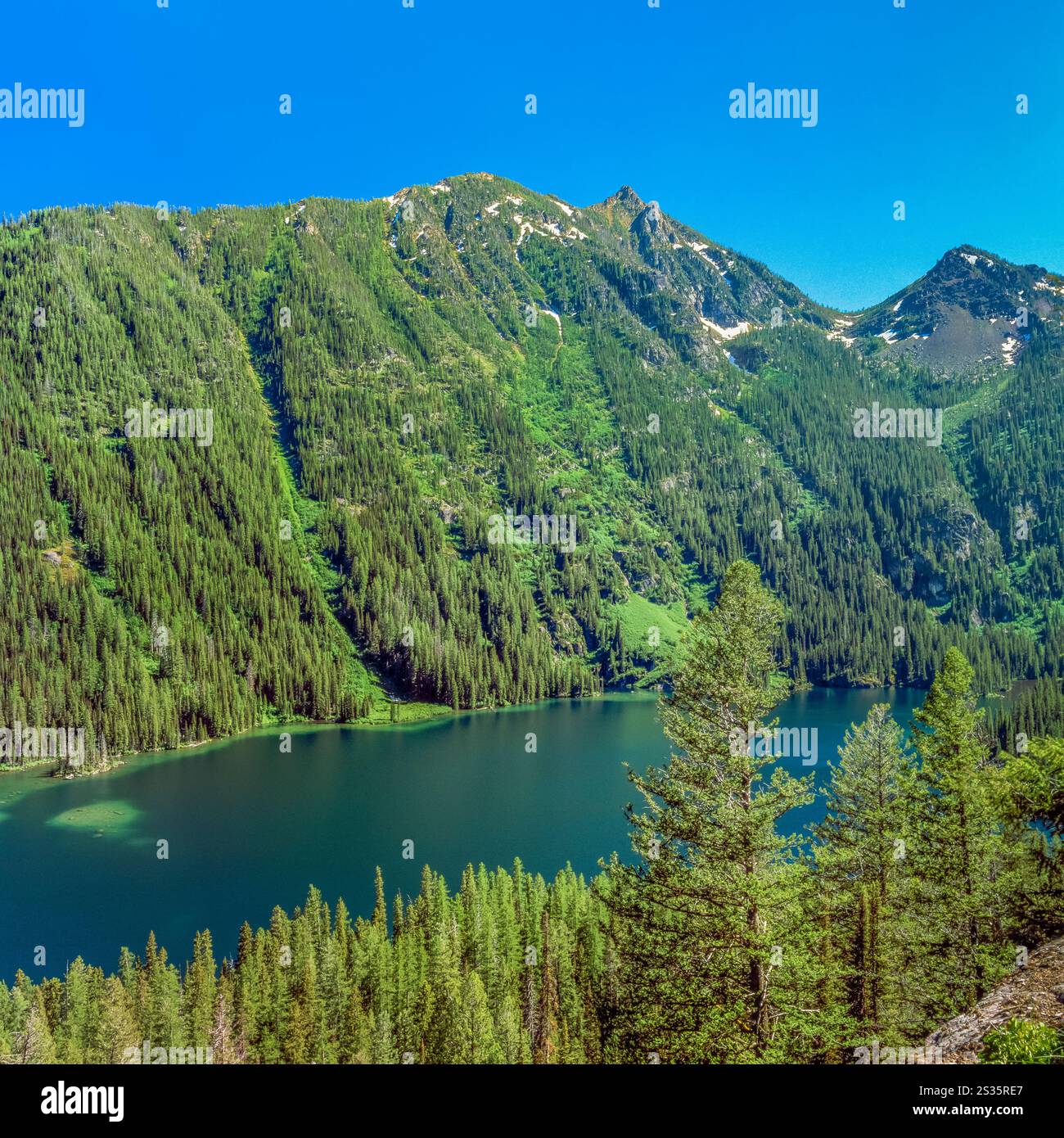 Lago glaciale in missione montagne deserto vicino a condon, montana Foto Stock