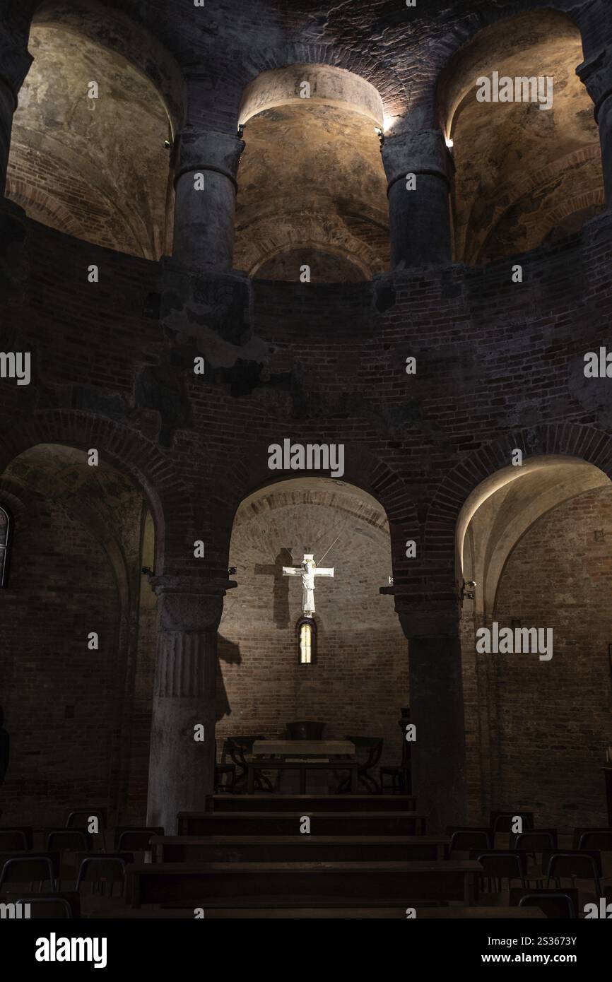 Interno della Rotonda di San Lorenzo, Mantova, Italia, Europa Foto Stock