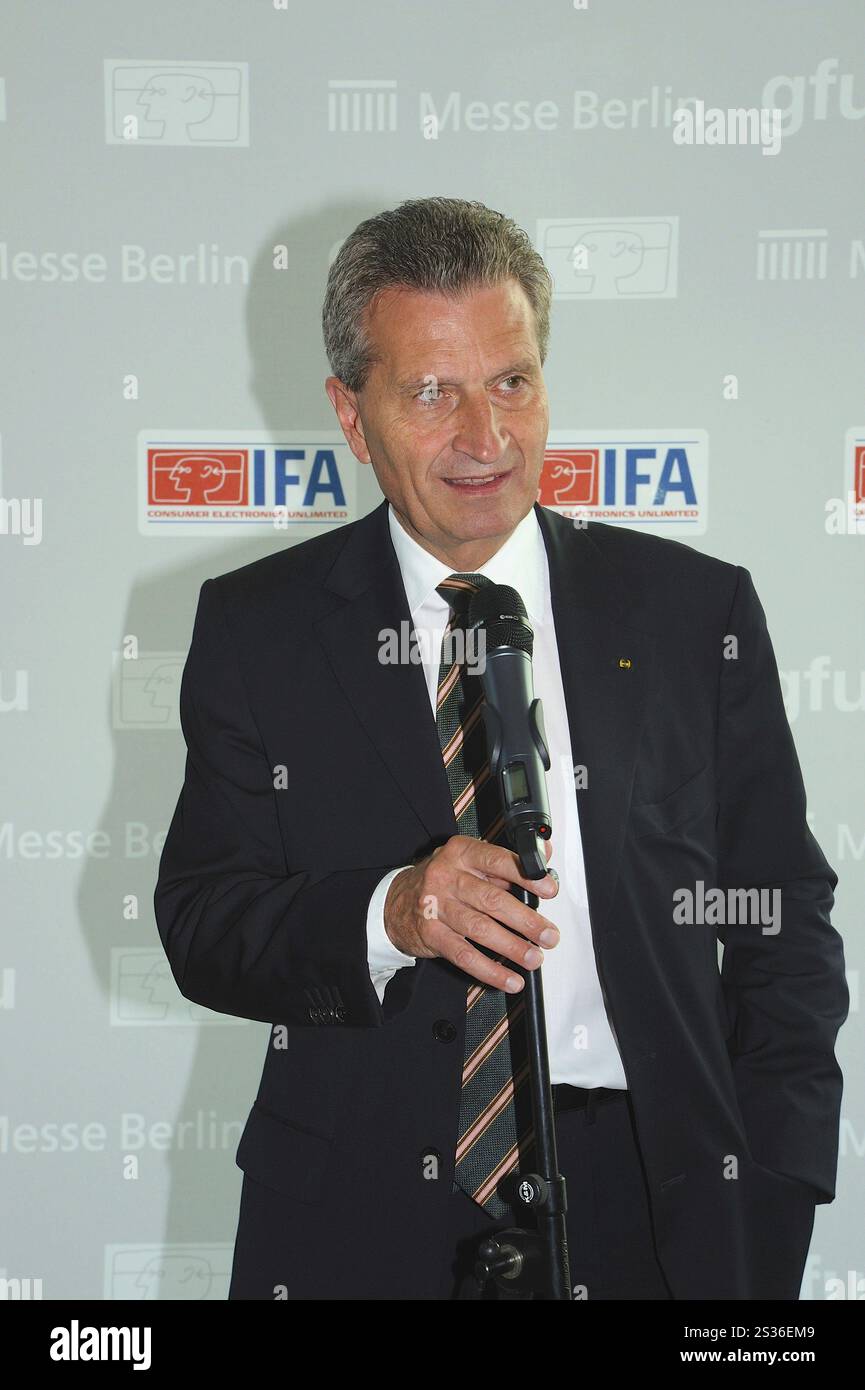 Guenther Oettinger, Commissario europeo per l'economia e la società digitale, alla fiera IFA di Berlino dedicata all'elettronica di consumo Foto Stock