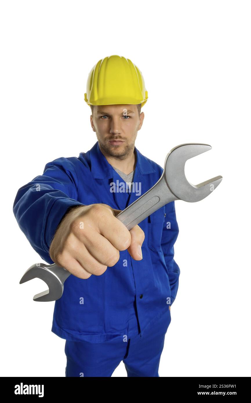 Un lavoratore in un'impresa commerciale (artigiano) con attrezzi in mano Austria Foto Stock