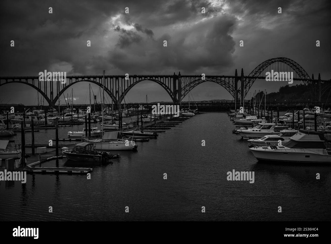 Yaquina Bay Bridge al crepuscolo di Newport, Oregon Foto Stock