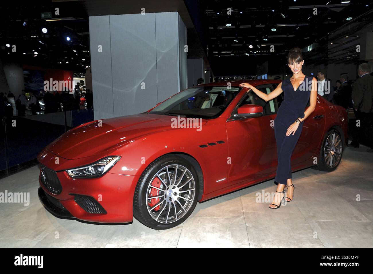 Bella modella alla Maserati all'IAA di Francoforte Foto Stock