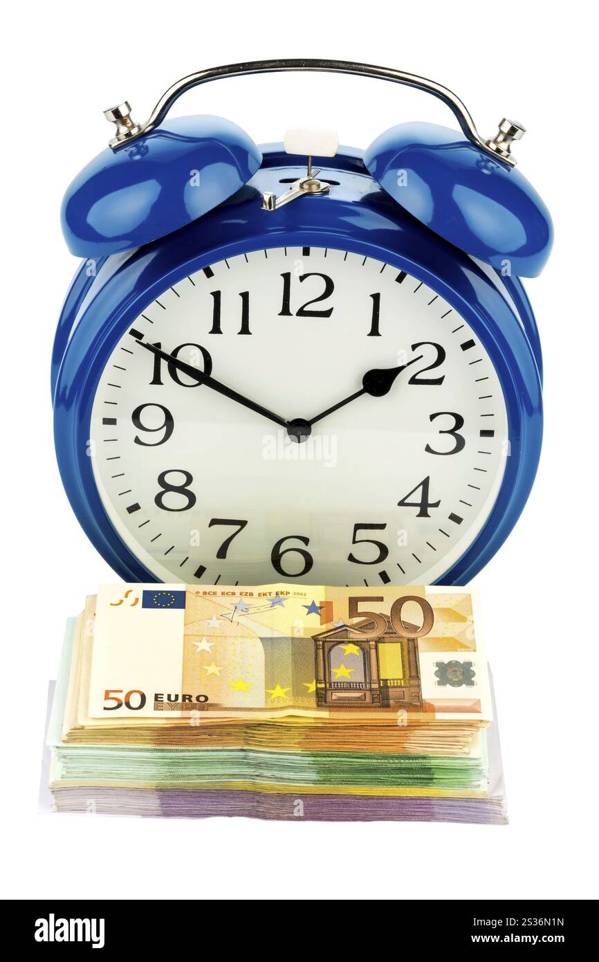 Sveglia e banconote, foto simbolica per i costi salariali, i costi del lavoro, il lavoro temporaneo Foto Stock