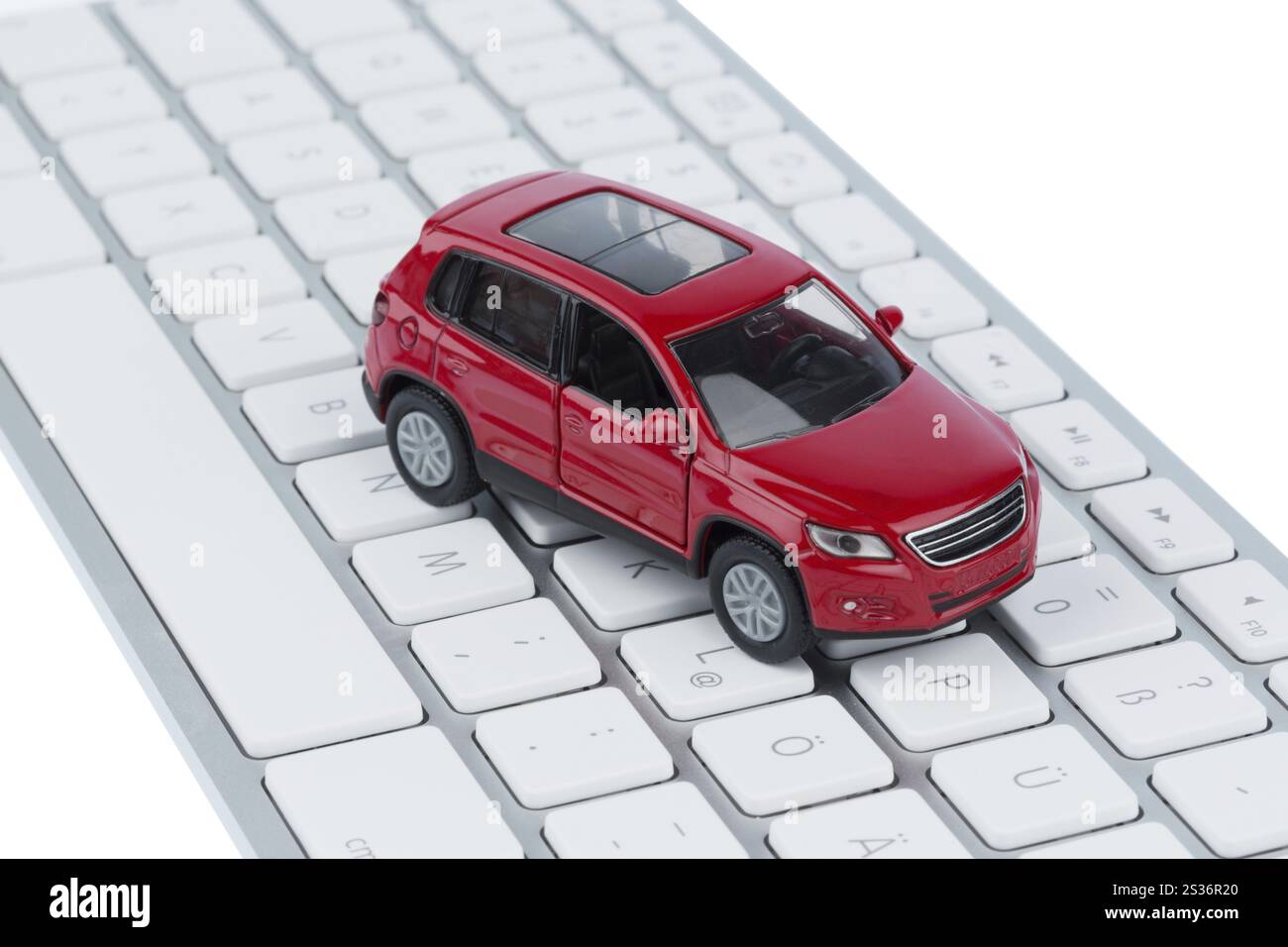 Auto sulla tastiera, foto simbolo per l'acquisto di auto e il commercio di auto su Internet Austria Foto Stock