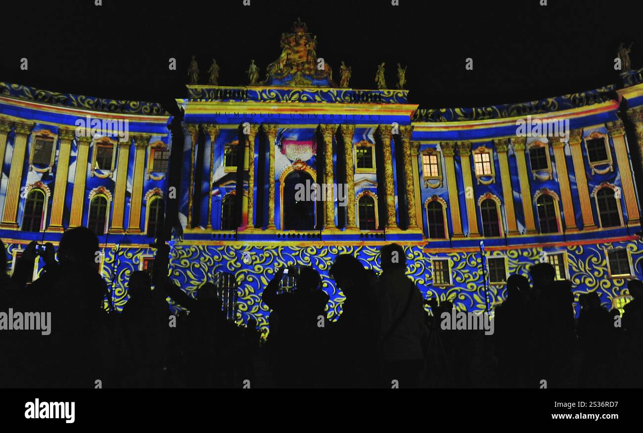 Festival delle luci di Berlino, la vecchia biblioteca è colorata Foto Stock