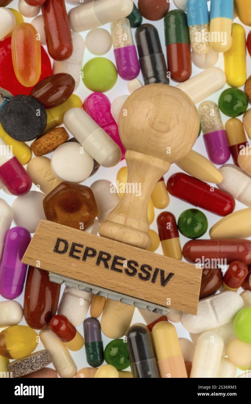 Timbra su tavolette colorate, foto simbolica per la depressione, la terapia e i farmaci psicotropi Austria Foto Stock