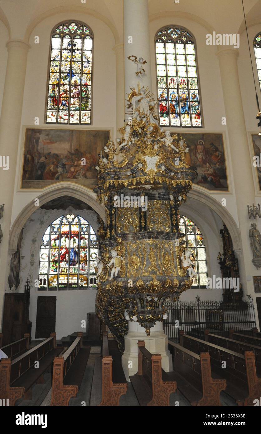 Pulpito della basilica di San Giacomo a Straubing Foto Stock