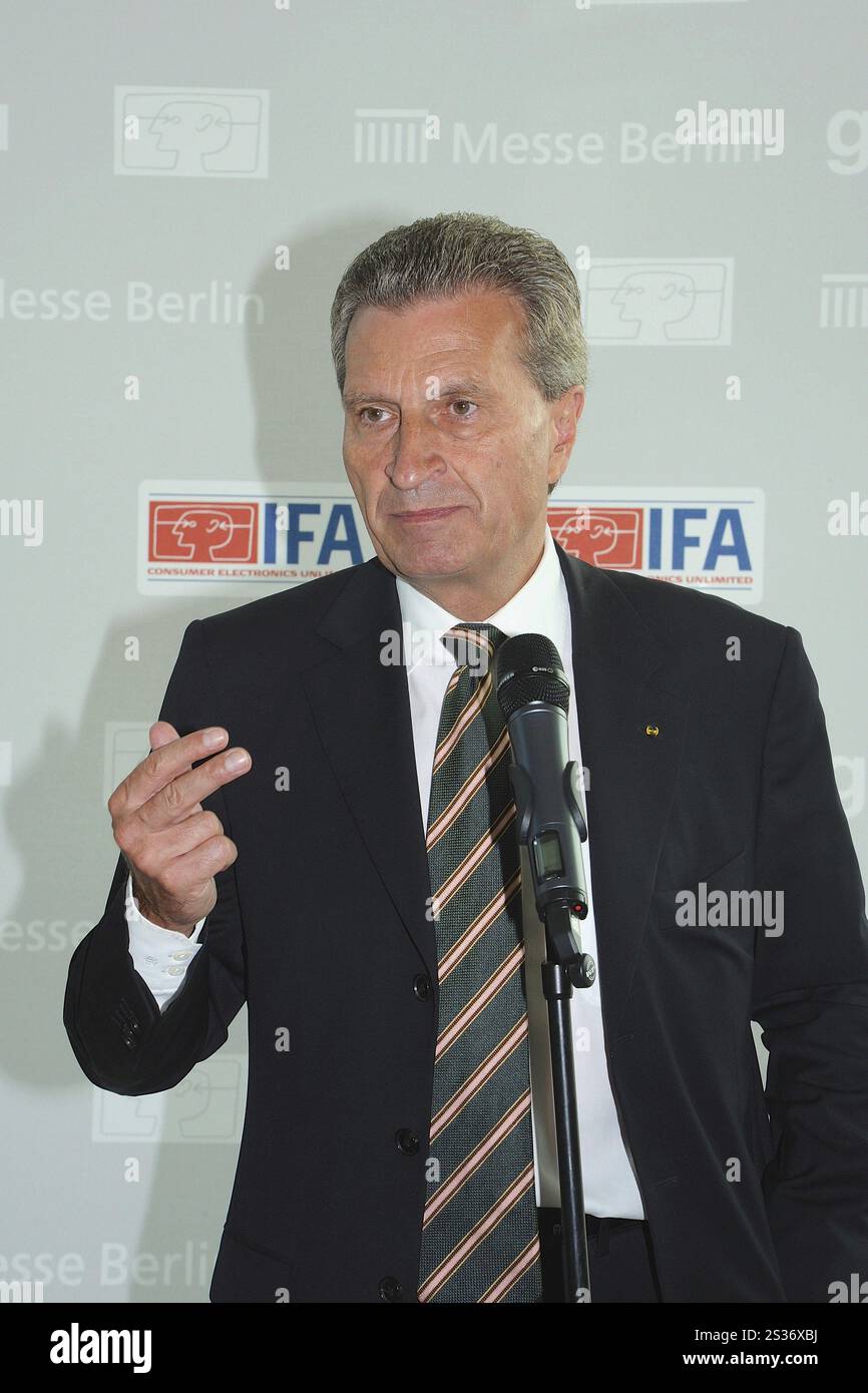 Guenther Oettinger, Commissario europeo per l'economia e la società digitale, alla fiera IFA di Berlino dedicata all'elettronica di consumo Foto Stock