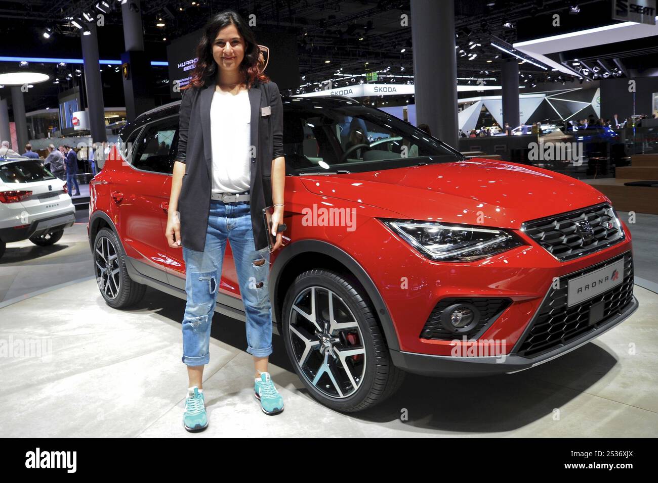 Le signore al POSTO DI GUIDA sembrano un po' diverse dalle signore della Maserati Foto Stock