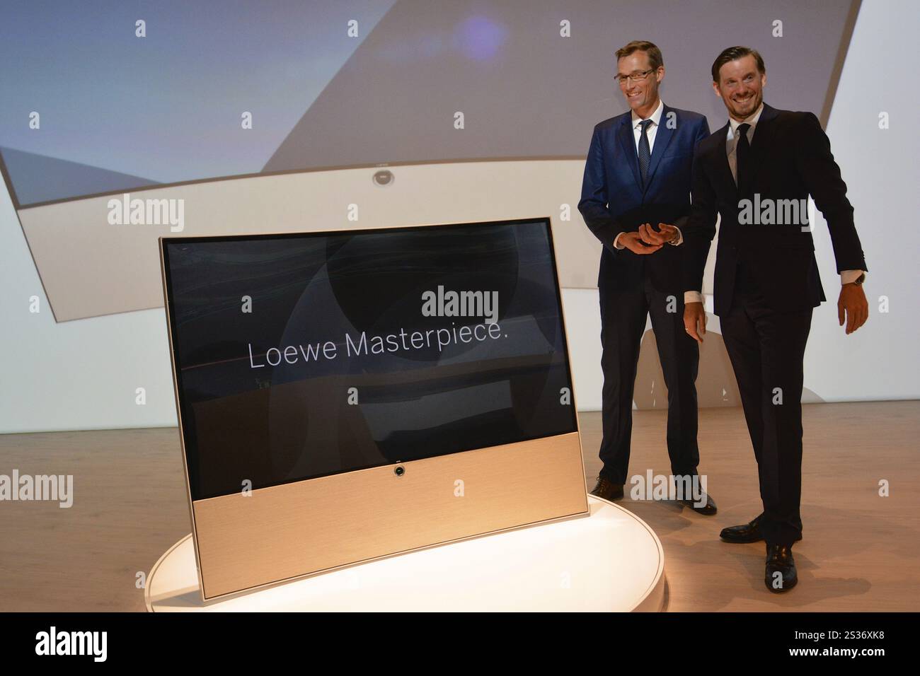 Mark Huesges nuovo proprietario e CEO e CTO Michel Pedersen di Loewe Foto Stock