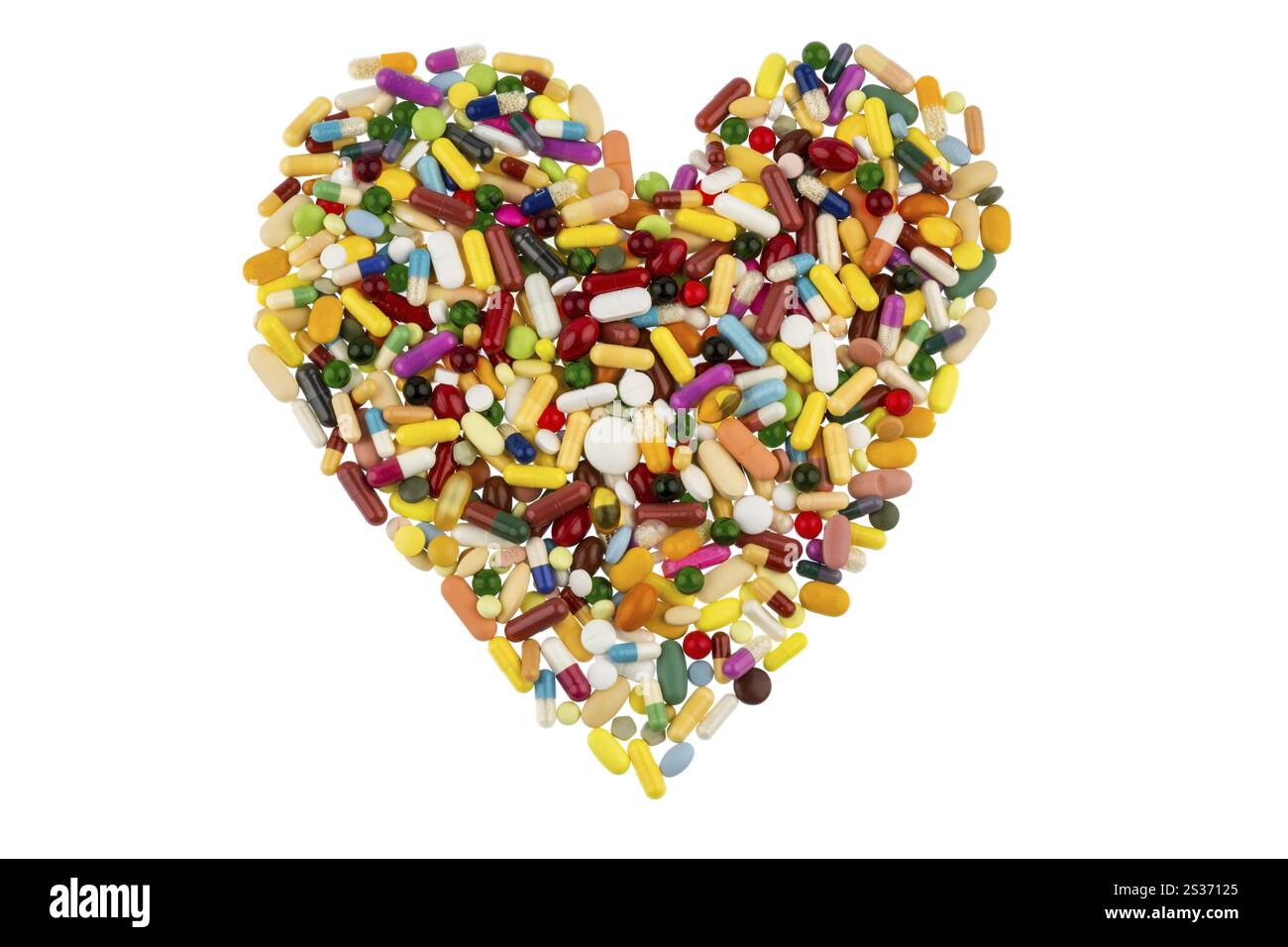 Compresse colorate disposte a forma di cuore, foto simbolica per malattie cardiache, farmaci e farmaci Foto Stock