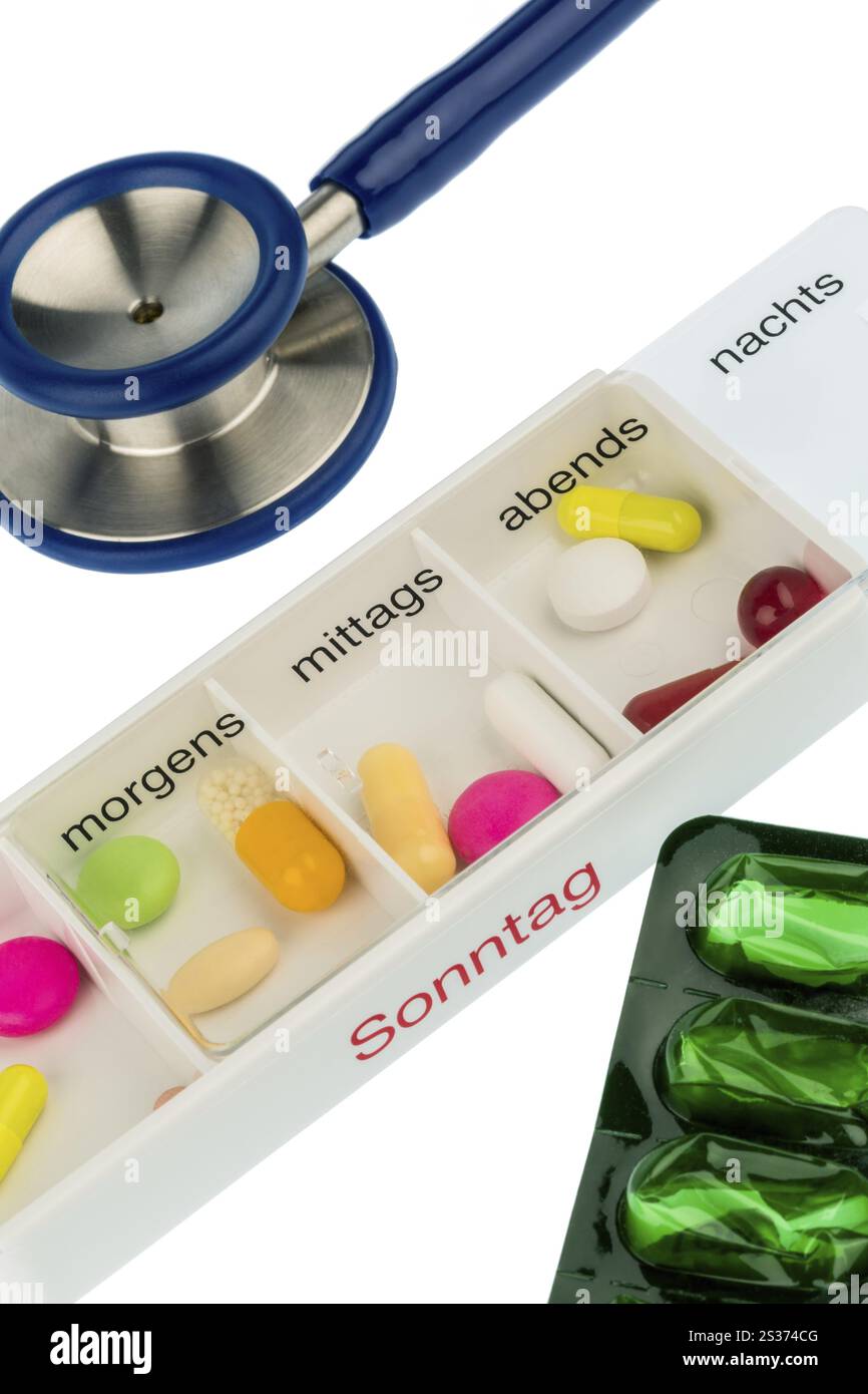 Dispenser per tablet e stetoscopio, foto simbolica per terapia, prescrizione medica e attacco di cuore Austria Foto Stock
