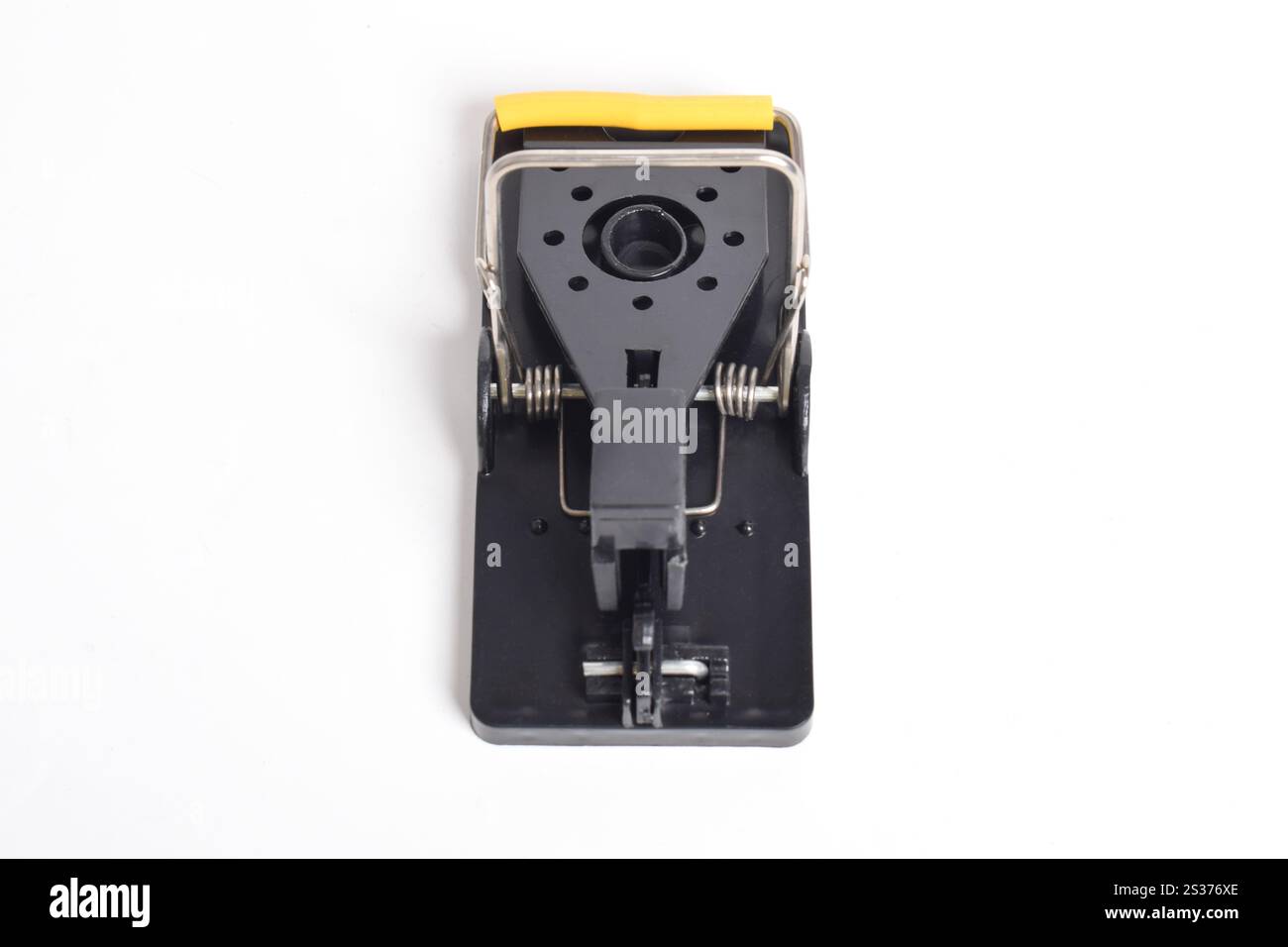 Trappola per mouse in acciaio isolata su sfondo bianco. Vista dall'alto. Mousetrap da vicino Foto Stock Trappola per mouse in acciaio isolata su sfondo bianco. Vista dall'alto. Mousetrap da vicino Foto Stock