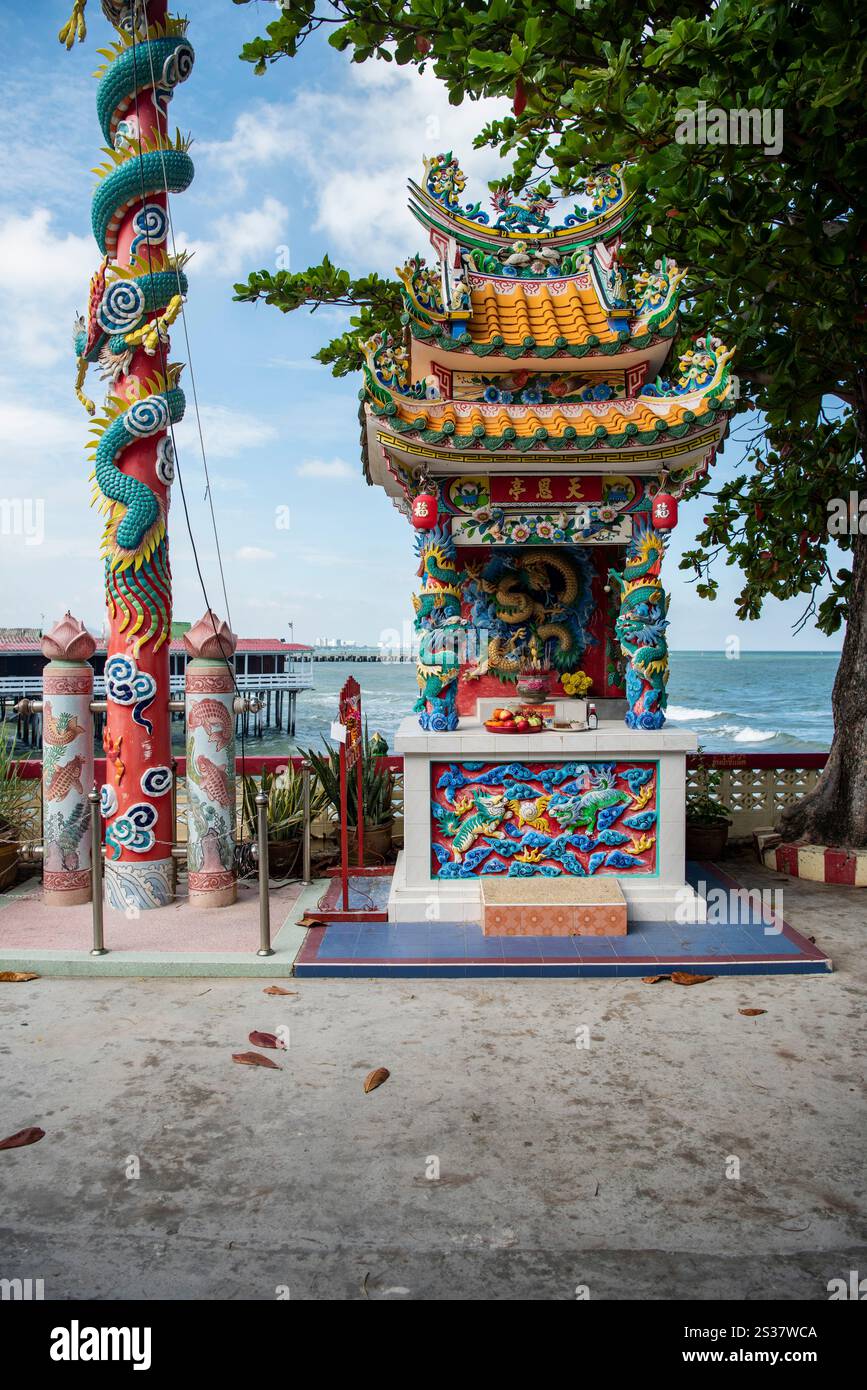 Il tempio cinese Jao Mae Tub Tim Shrine sulla costa della città vecchia di Hua Hin, nella provincia di Prachuap Khiri Khan, in Thailandia, Foto Stock