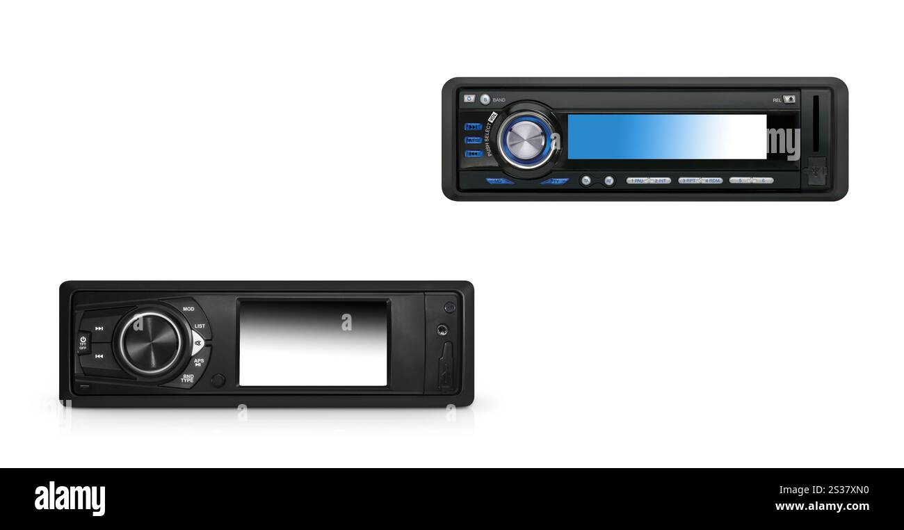 Moderno sistema audio per auto isolato con percorso di ritaglio sul bianco. Moderno sistema audio per auto isolato Foto Stock
