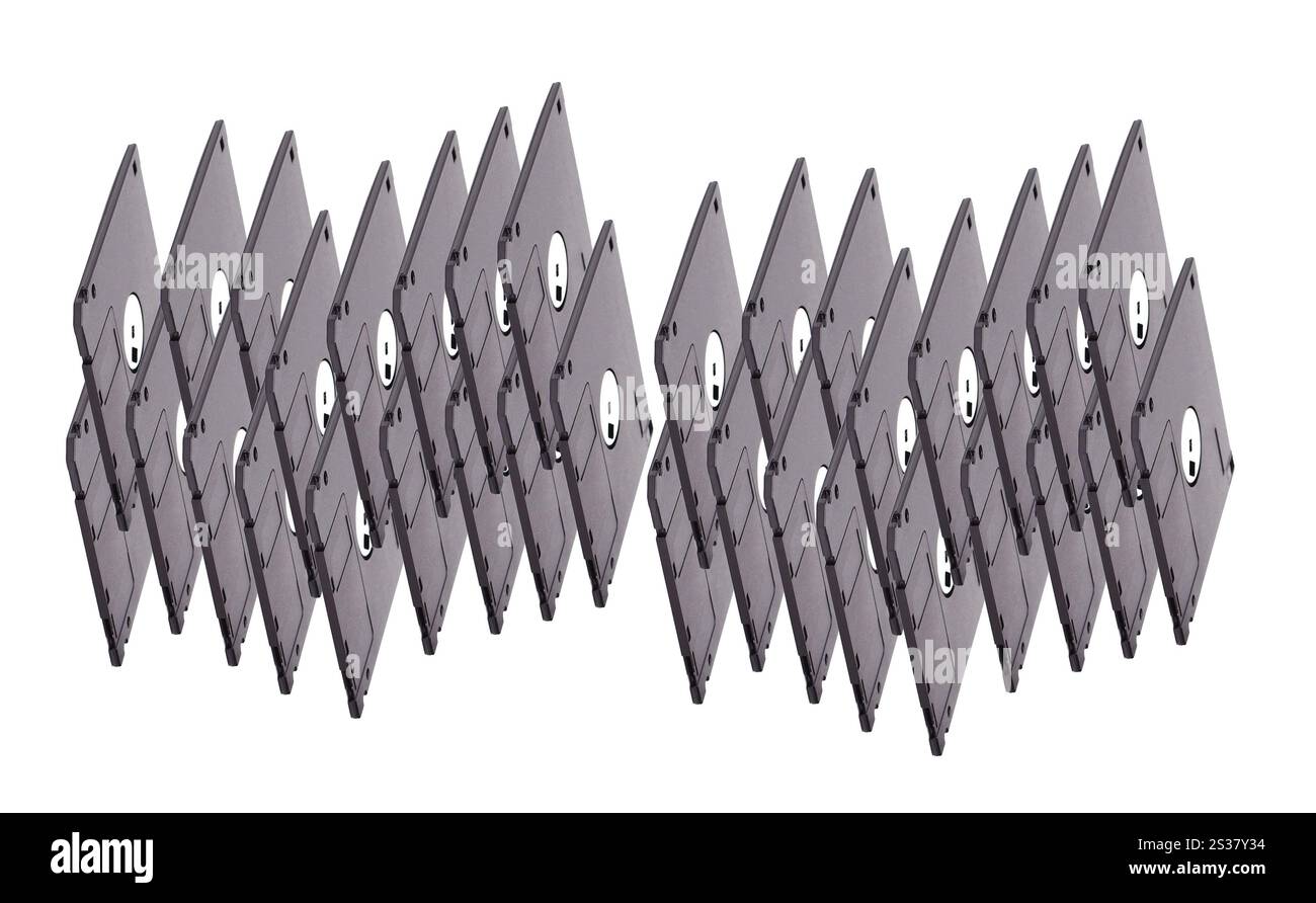 Pile di floppy disk isolate su sfondo bianco. Stack di dischi floppy isolati Foto Stock