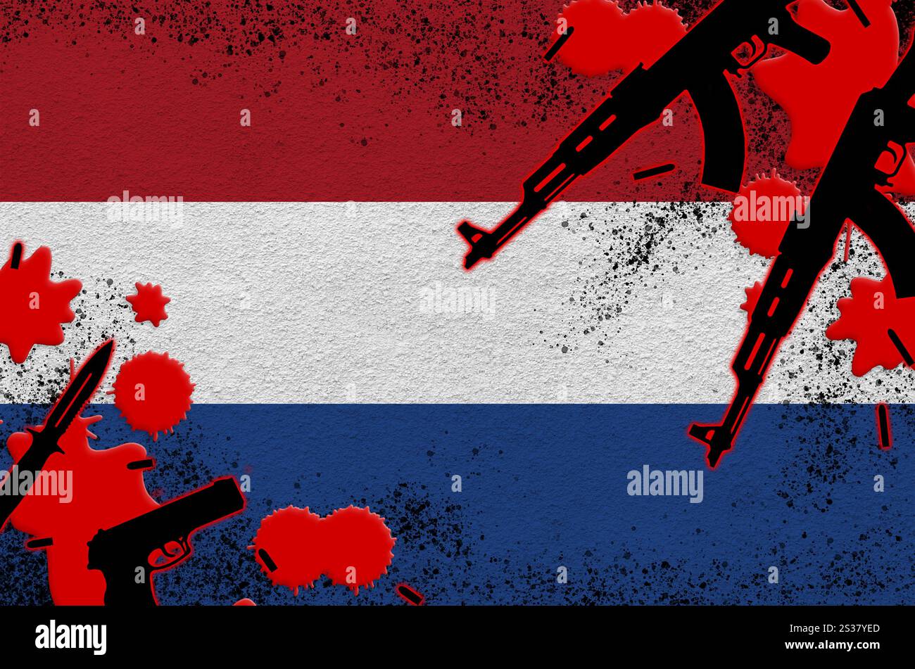 Bandiera olandese e pistole a sangue rosso. Concetto di attacco terroristico e operazioni militari. Traffico di armi. Bandiera olandese e pistole a sangue rosso. Foto Stock