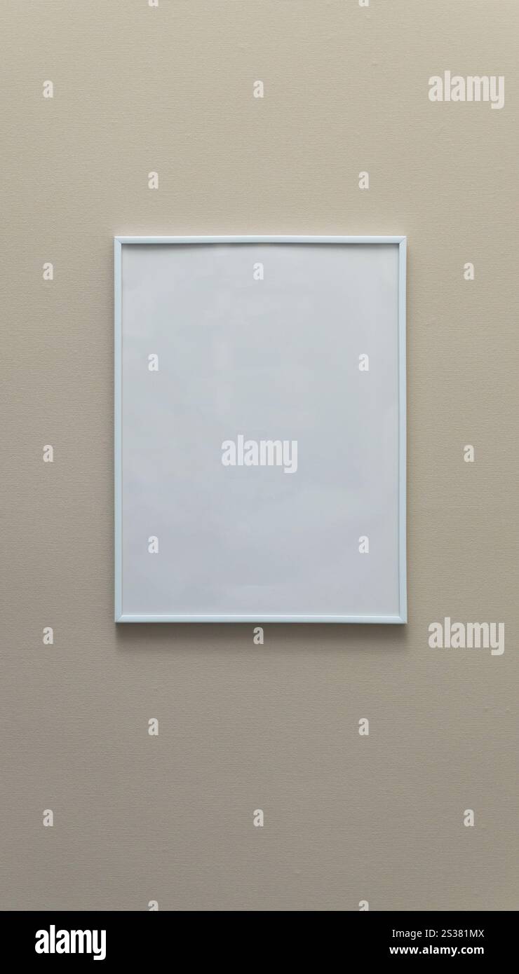 Cornice fotografica sulla parete modello vuoto all'interno. Scarica foto stock. Cornice fotografica sulla parete modello vuoto all'interno Foto Stock