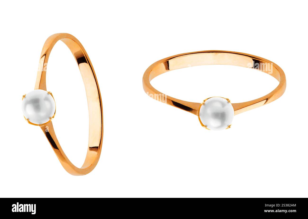 Anelli di nozze dorati con perle isolate su sfondo bianco. Anelli di nozze dorati con perla Foto Stock