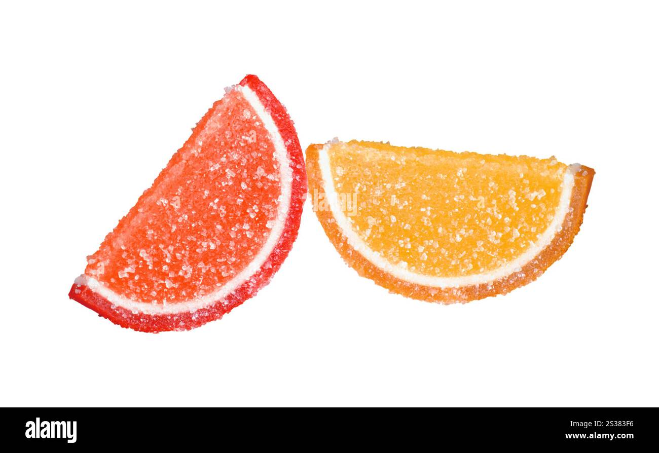 gelatine rosse e arancioni in zucchero isolate su sfondo bianco. gelatine rosse e arancioni con zucchero Foto Stock