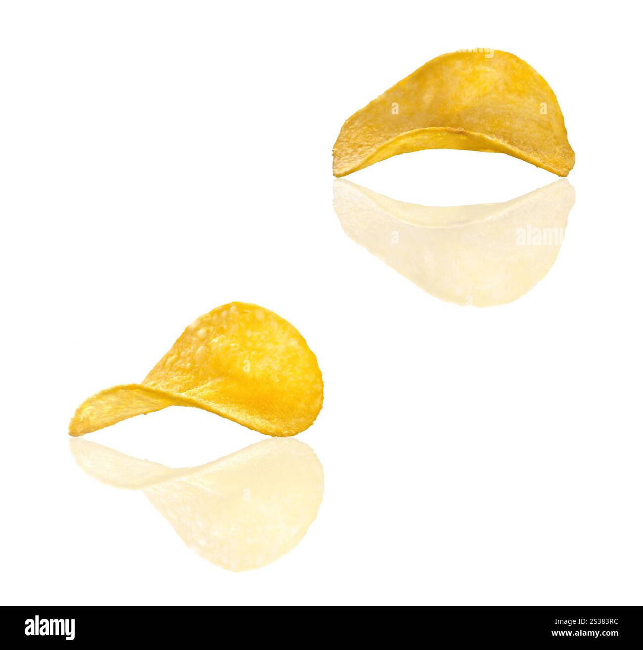 patatine su sfondo bianco. patatine fritte Foto Stock