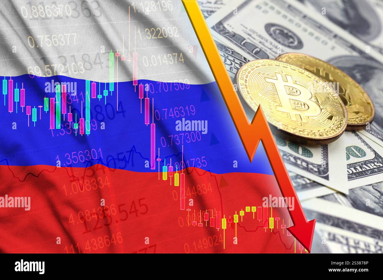 La bandiera russa e la criptovaluta stanno diminuendo con due bitcoin sulle banconote del dollaro. Concetto di ammortamento Bitcoin in prezzo rispetto al dollaro. Russia Foto Stock