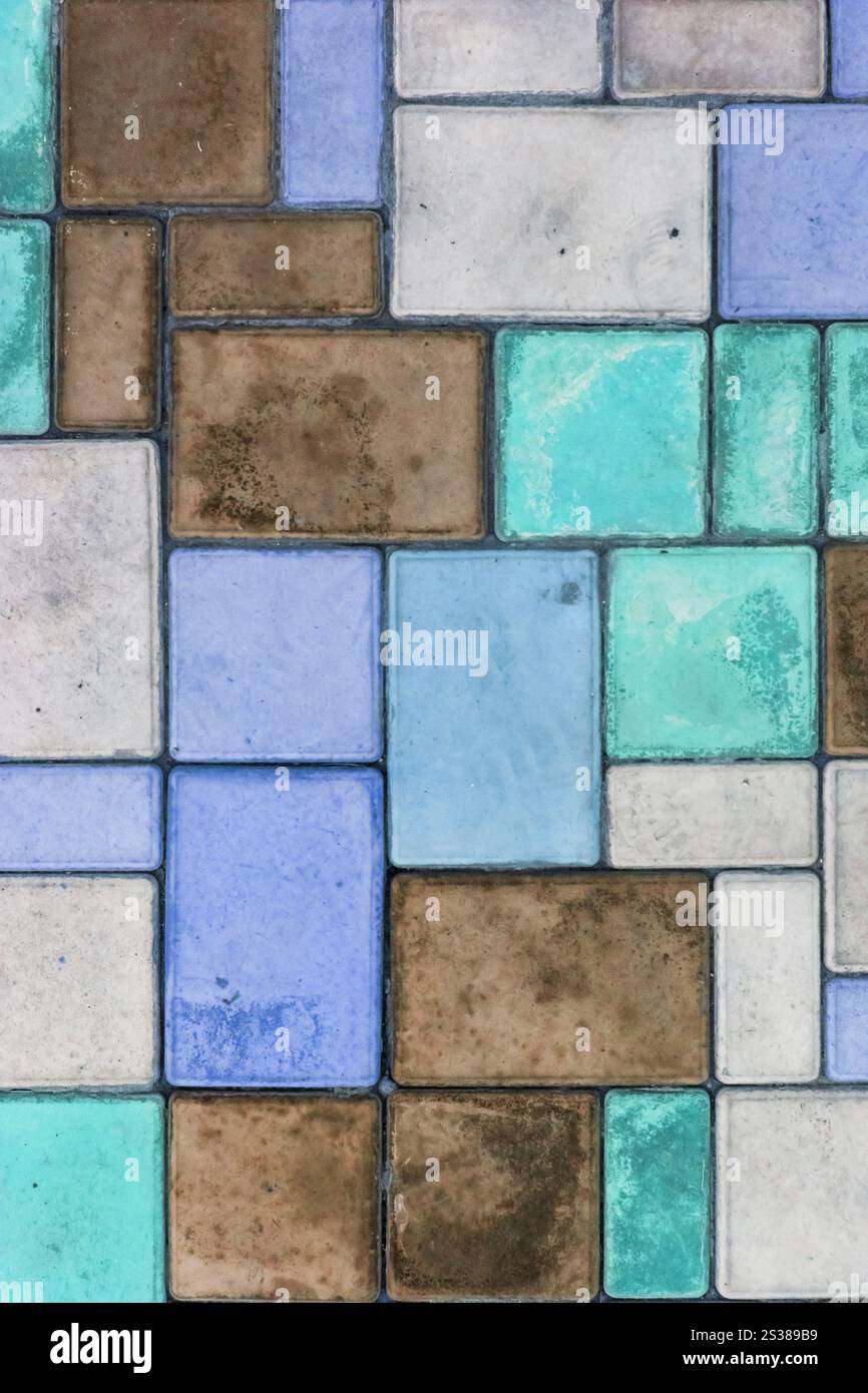 Texture delle tessere primo piano multicolore blu. Consistenza delle piastrelle blu multicolore Foto Stock