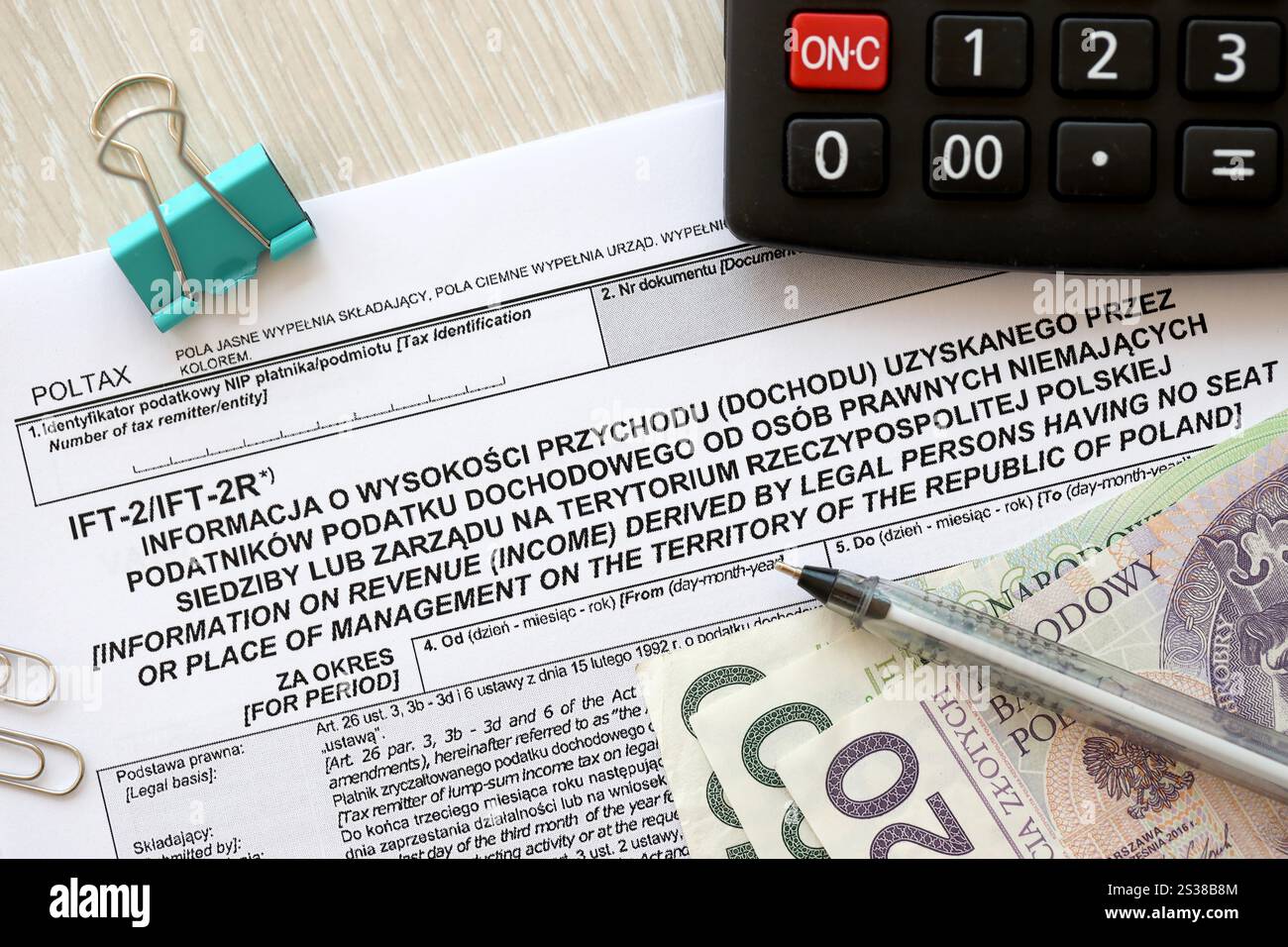 Informazioni sui proventi derivanti da persone giuridiche che non hanno sede o sede di gestione sul territorio della Polonia modulo IFT-2, IFT-2R sul contabile Foto Stock