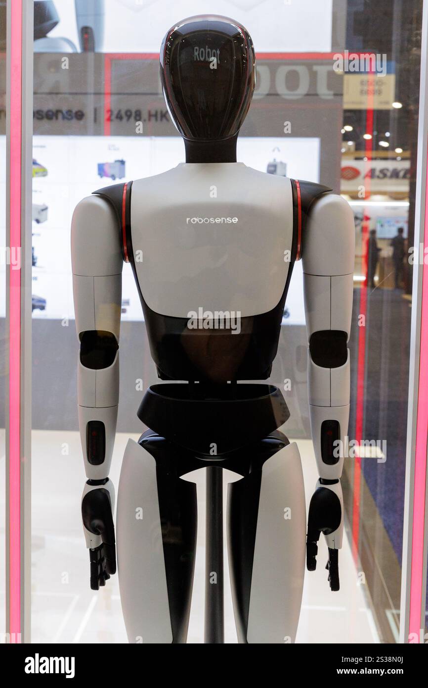 Las Vegas, Stati Uniti. 8 gennaio 2025. Un robot umanoide a grandezza naturale, di Robosense, in mostra al Las Vegas Convention Center durante il CES 2025 di Las Vegas l'8 gennaio 2025. (Foto di Travis P Ball/Sipa USA) credito: SIPA USA/Alamy Live News Foto Stock