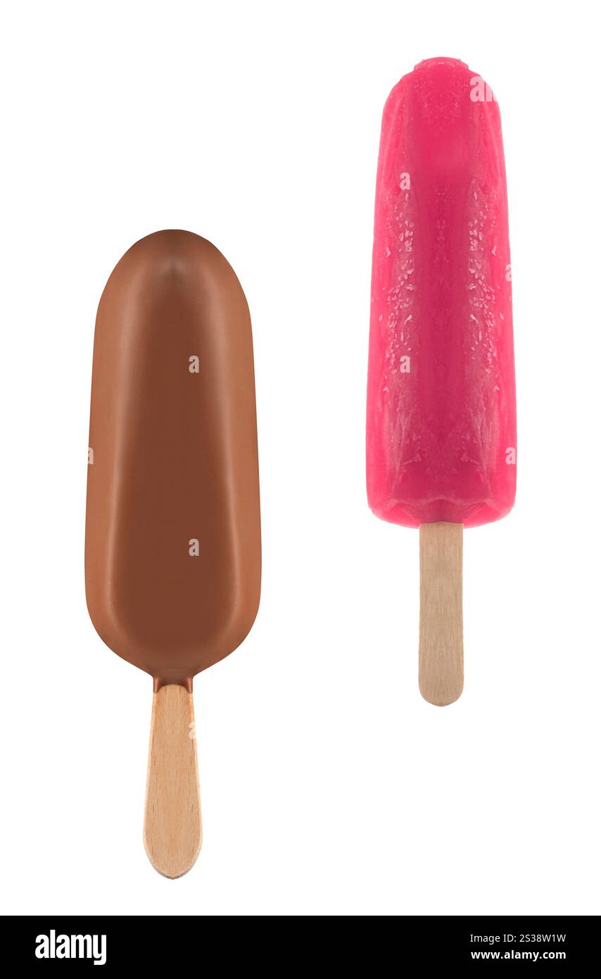 gelatina alle fragole e gelato ricoperto di cioccolato isolato Foto Stock