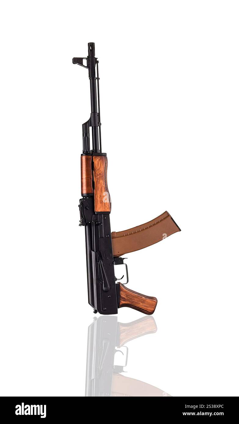 AK 47 isolato su sfondo bianco. AK 47 isolato Foto Stock