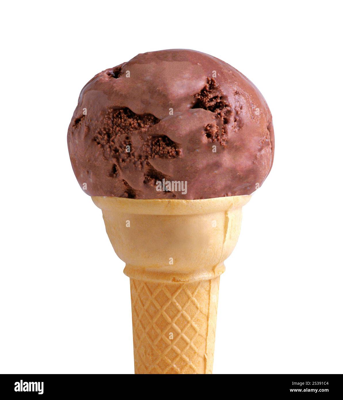 Cono gelato al cioccolato isolato su bianco. Cono gelato al cioccolato Foto Stock